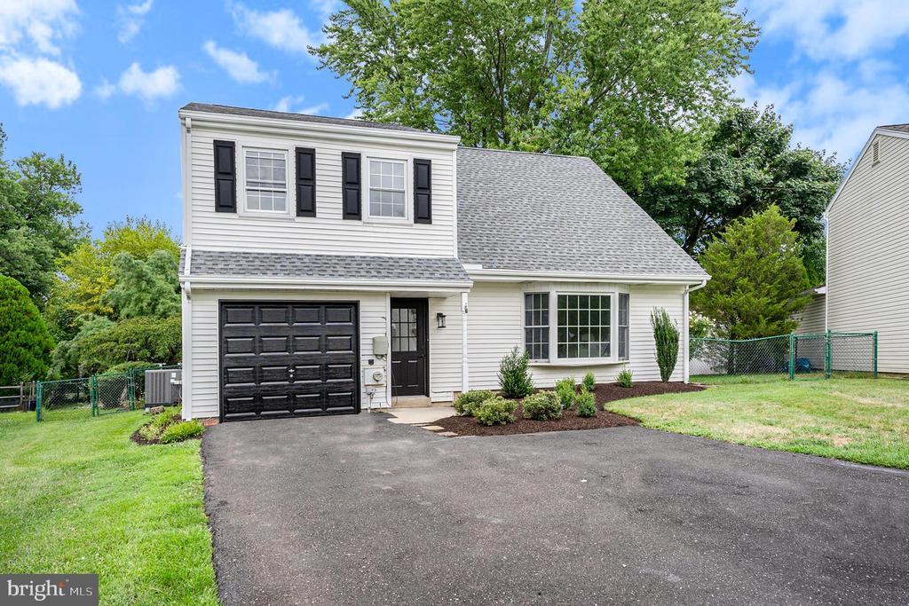 10 MEADOWLARK LANE