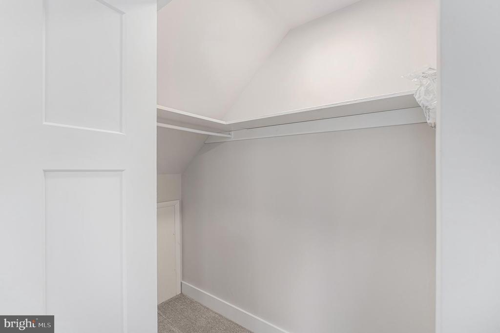 10 MEADOWLARK LANE