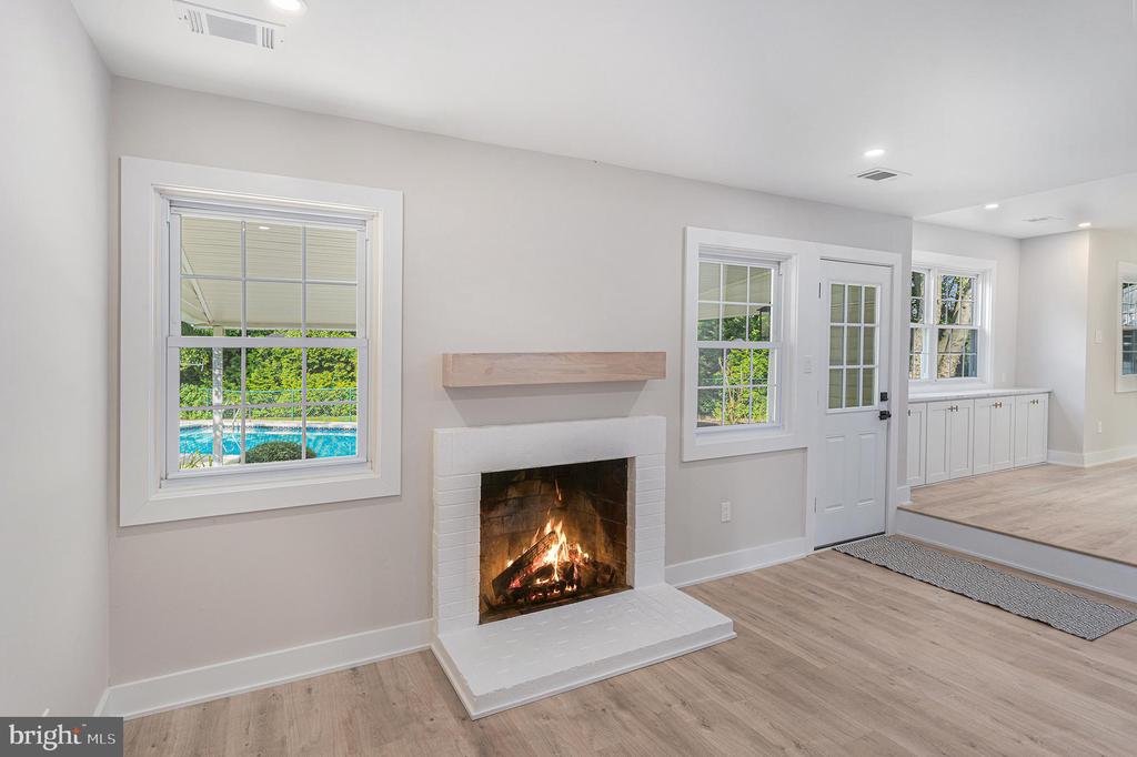 10 MEADOWLARK LANE