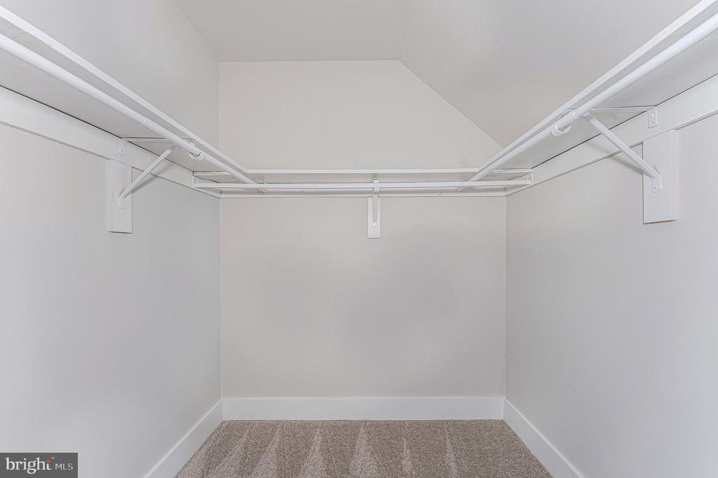 10 MEADOWLARK LANE