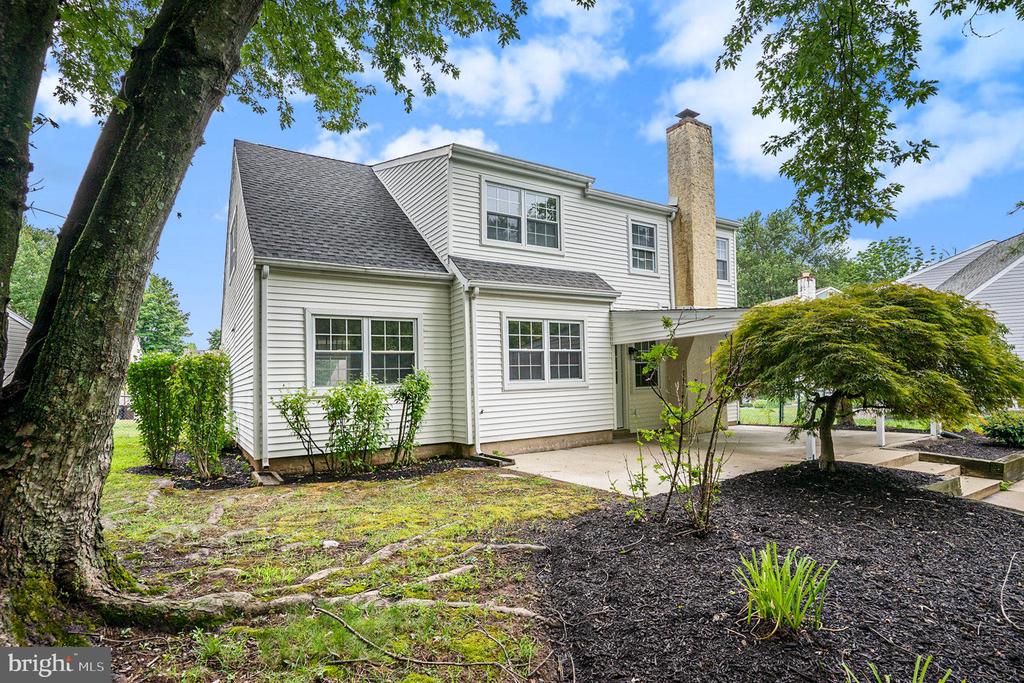10 MEADOWLARK LANE