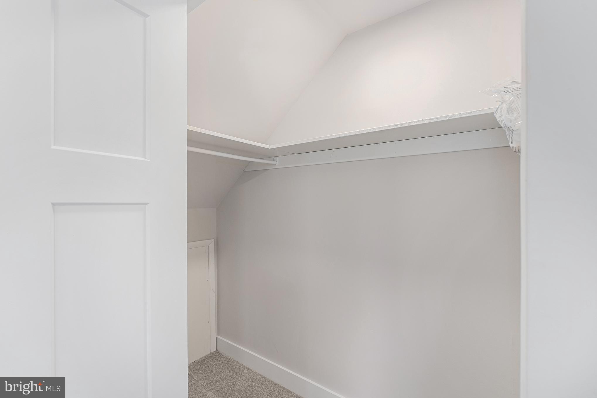 10 MEADOWLARK LANE