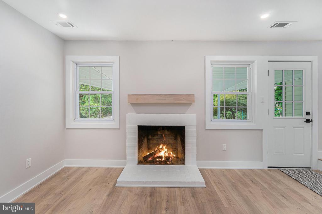 10 MEADOWLARK LANE