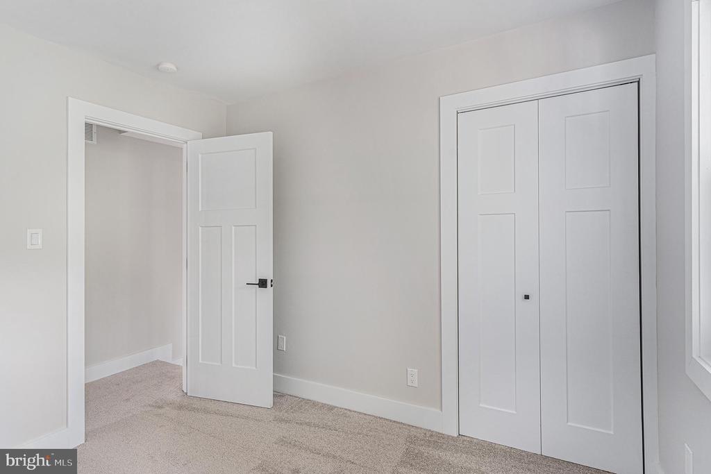 10 MEADOWLARK LANE