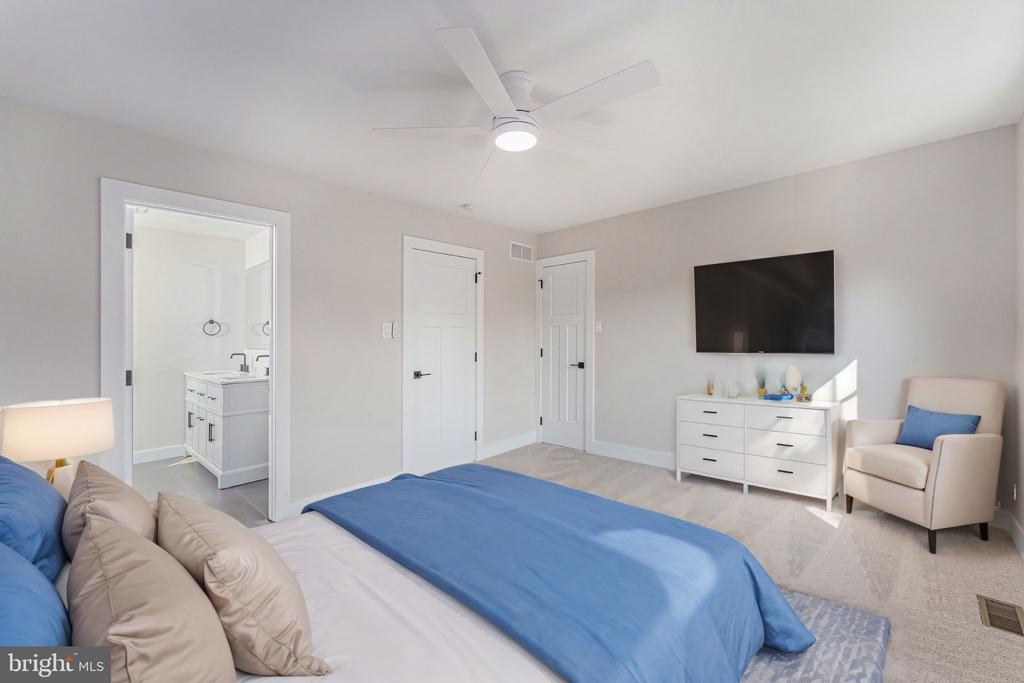 10 MEADOWLARK LANE