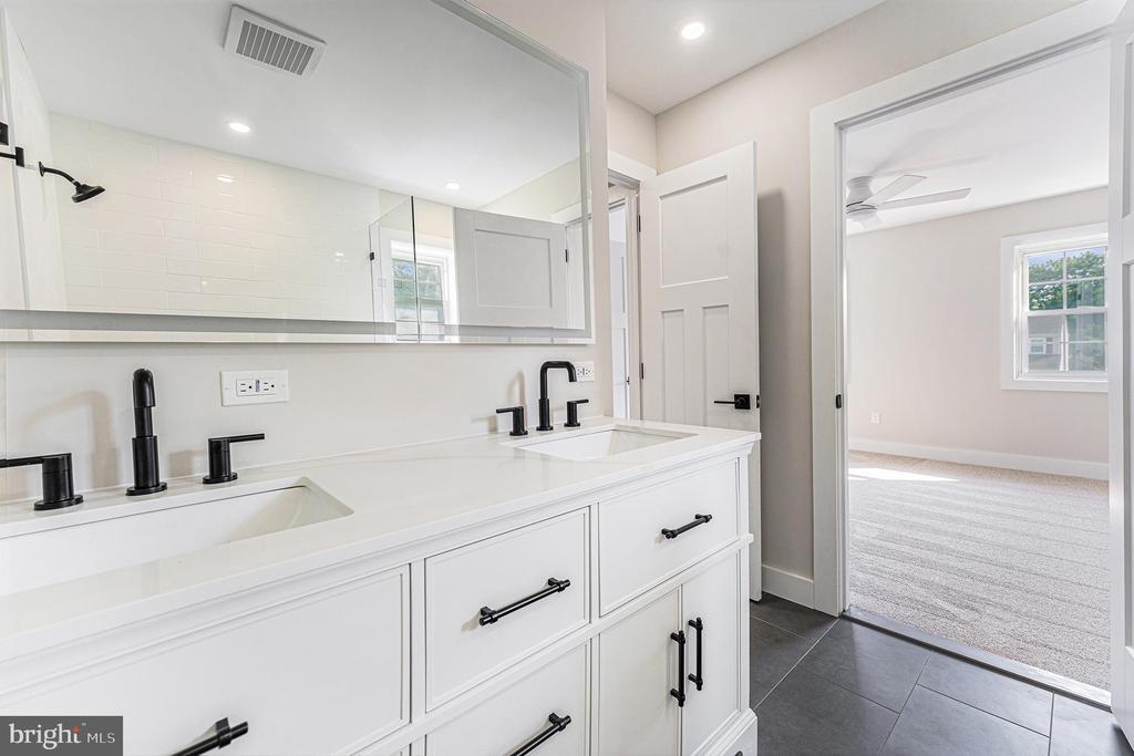 10 MEADOWLARK LANE