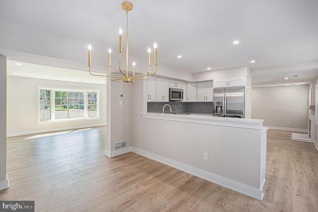 10 MEADOWLARK LANE