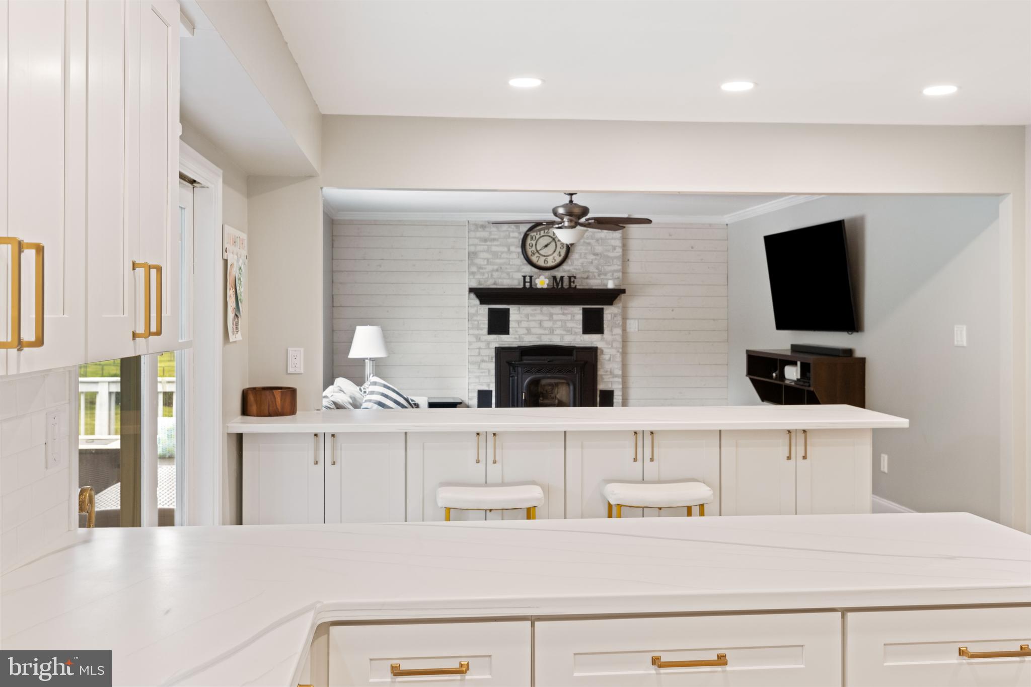 1689 LATCH STRING LANE