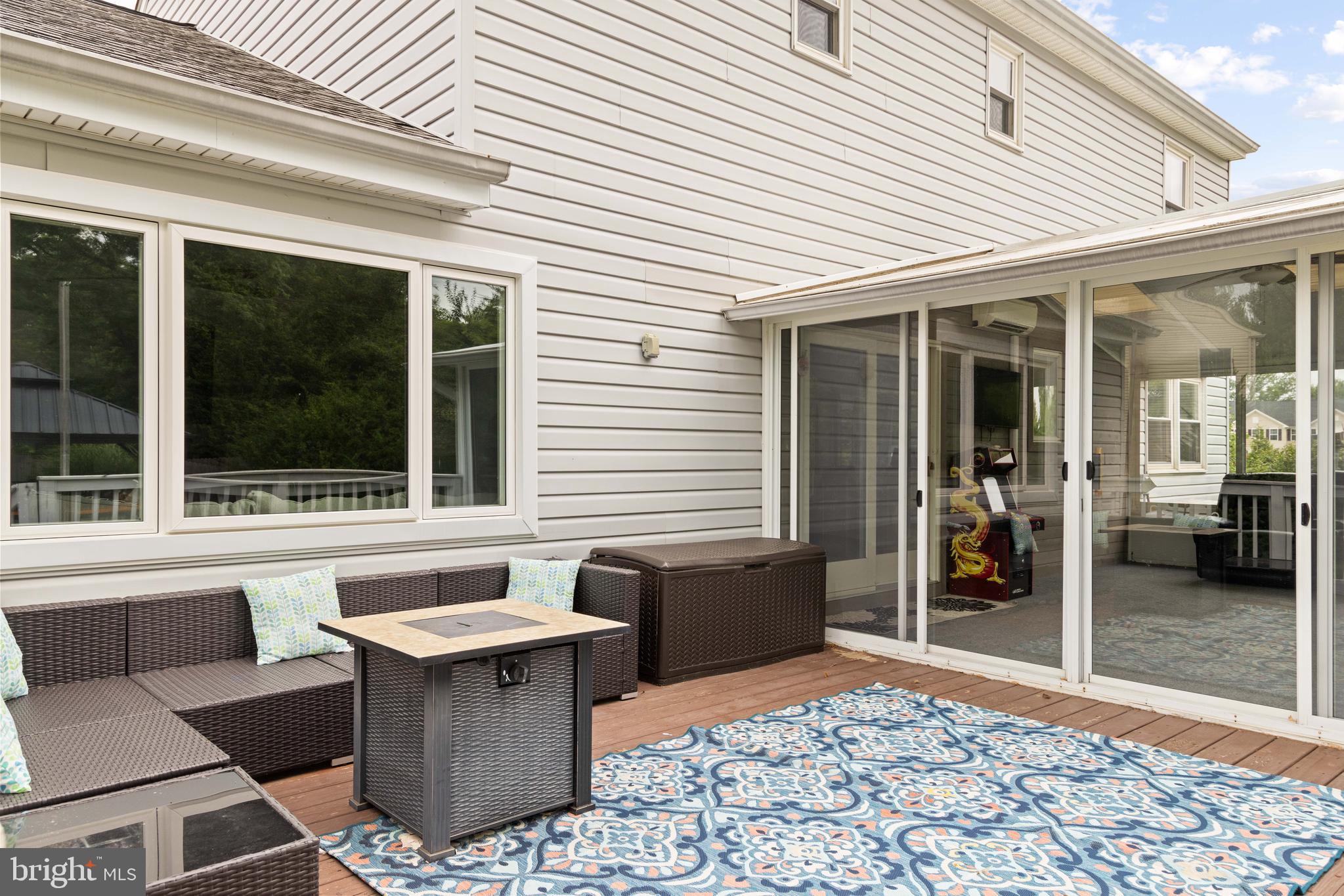 1689 LATCH STRING LANE