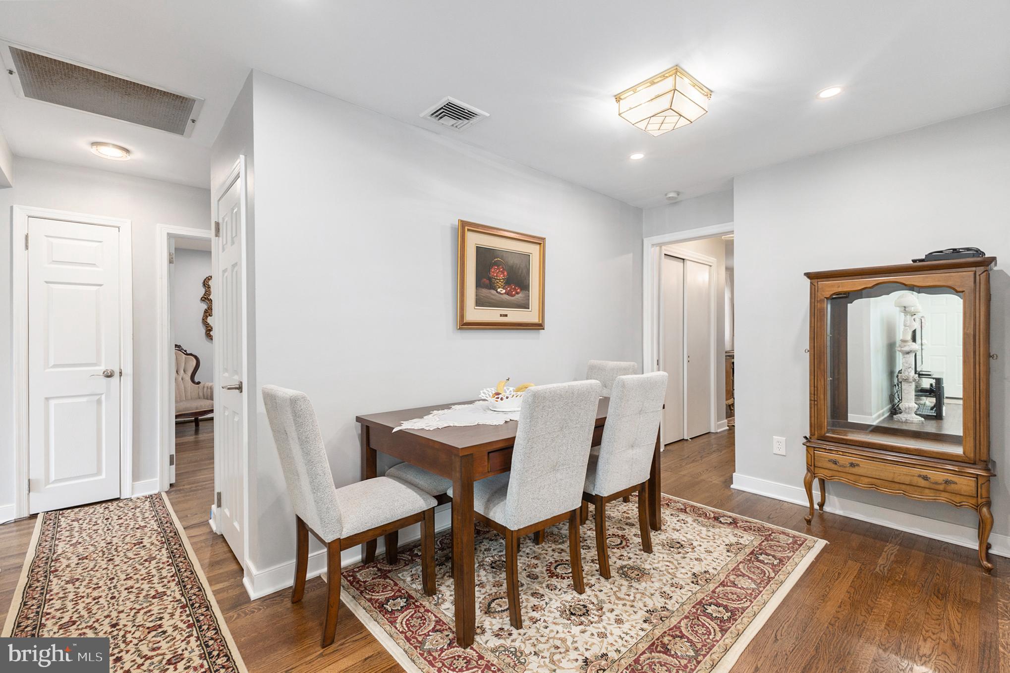 377 W 7TH AVENUE