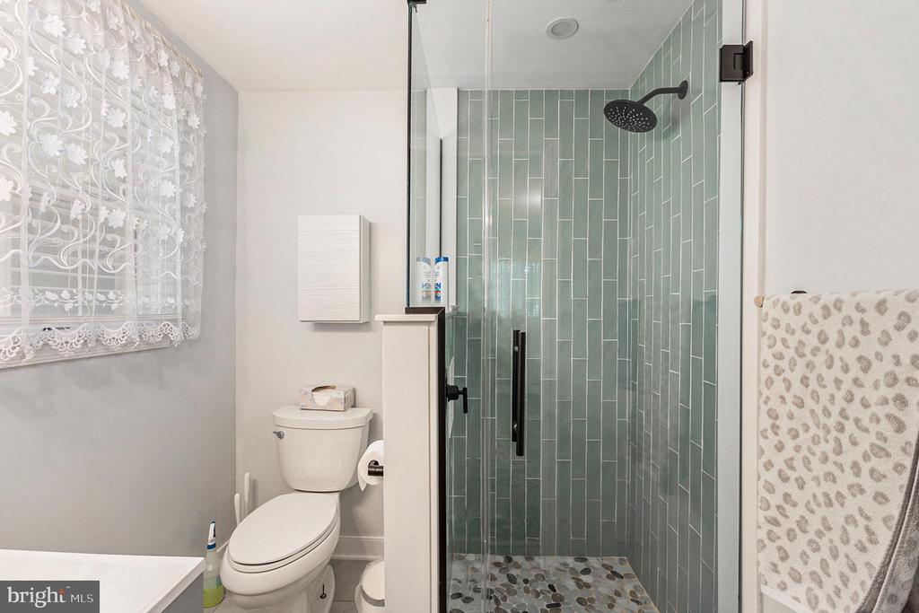 377 W 7TH AVENUE