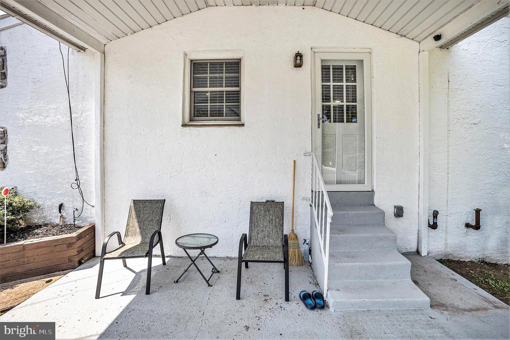 377 W 7TH AVENUE