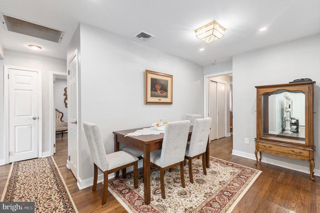 377 W 7TH AVENUE