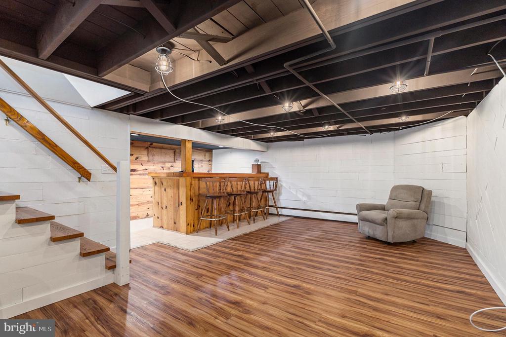 377 W 7TH AVENUE