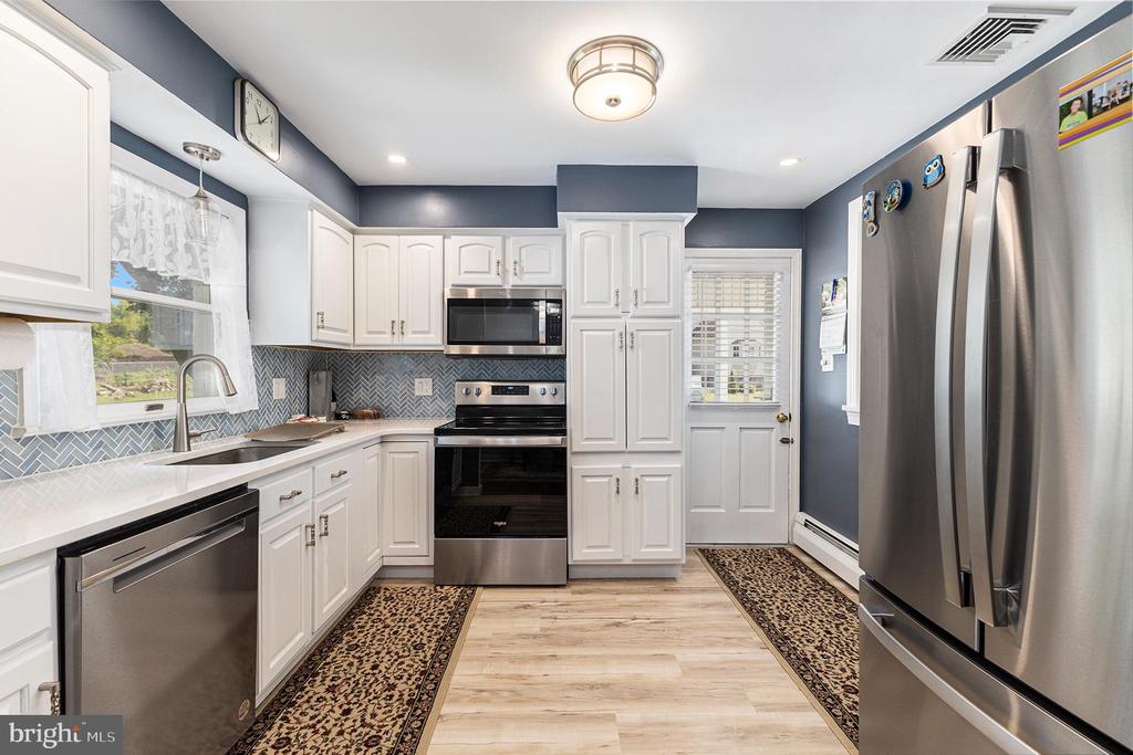 377 W 7TH AVENUE
