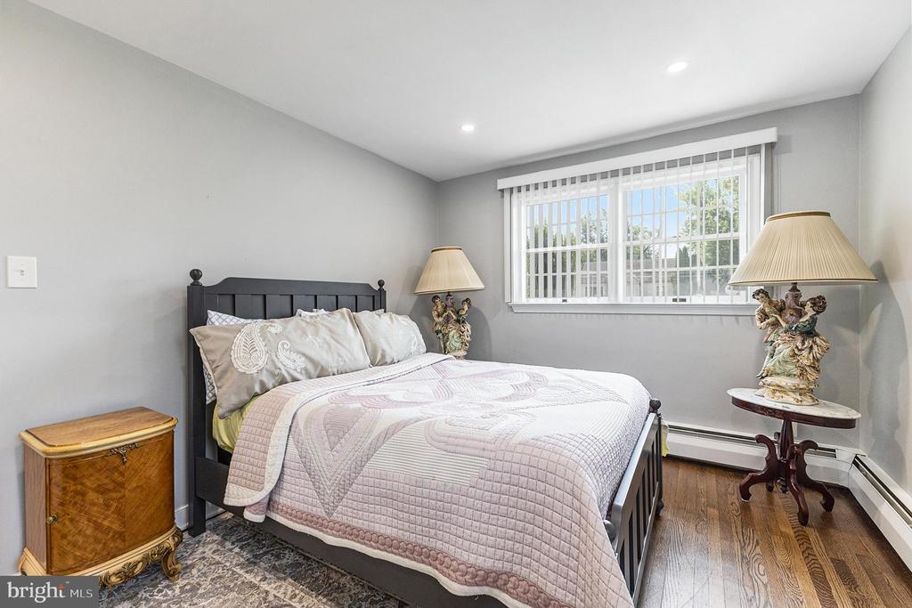 377 W 7TH AVENUE