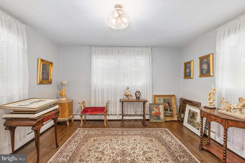 377 W 7TH AVENUE