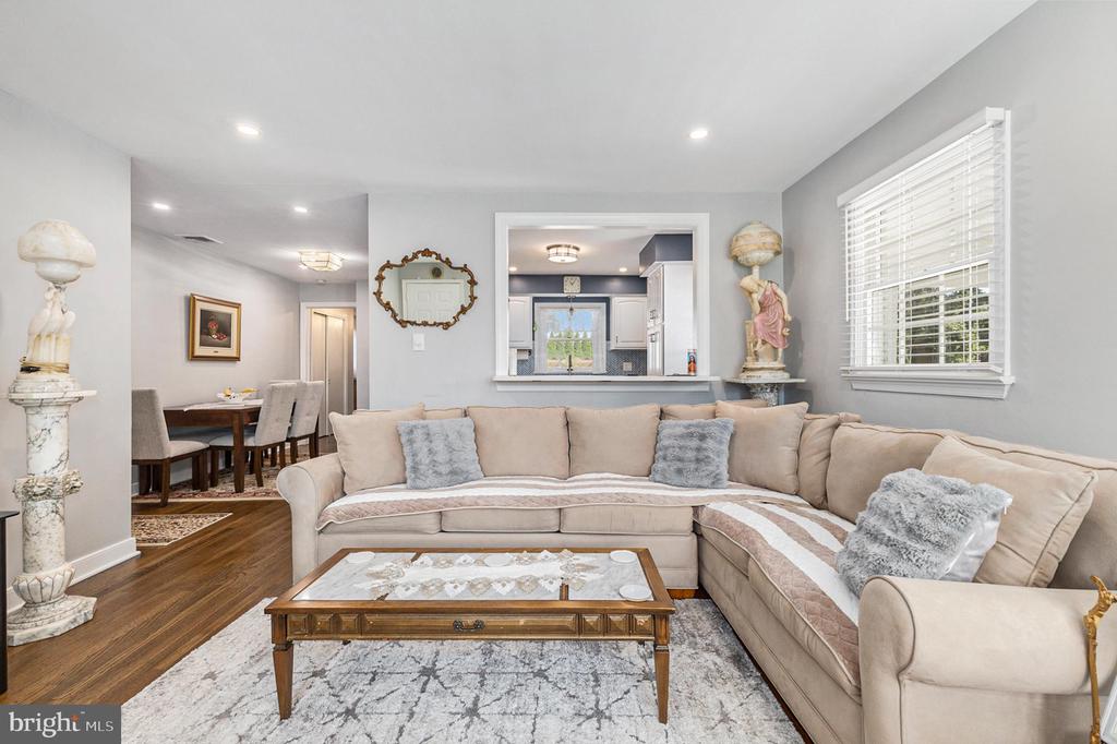 377 W 7TH AVENUE