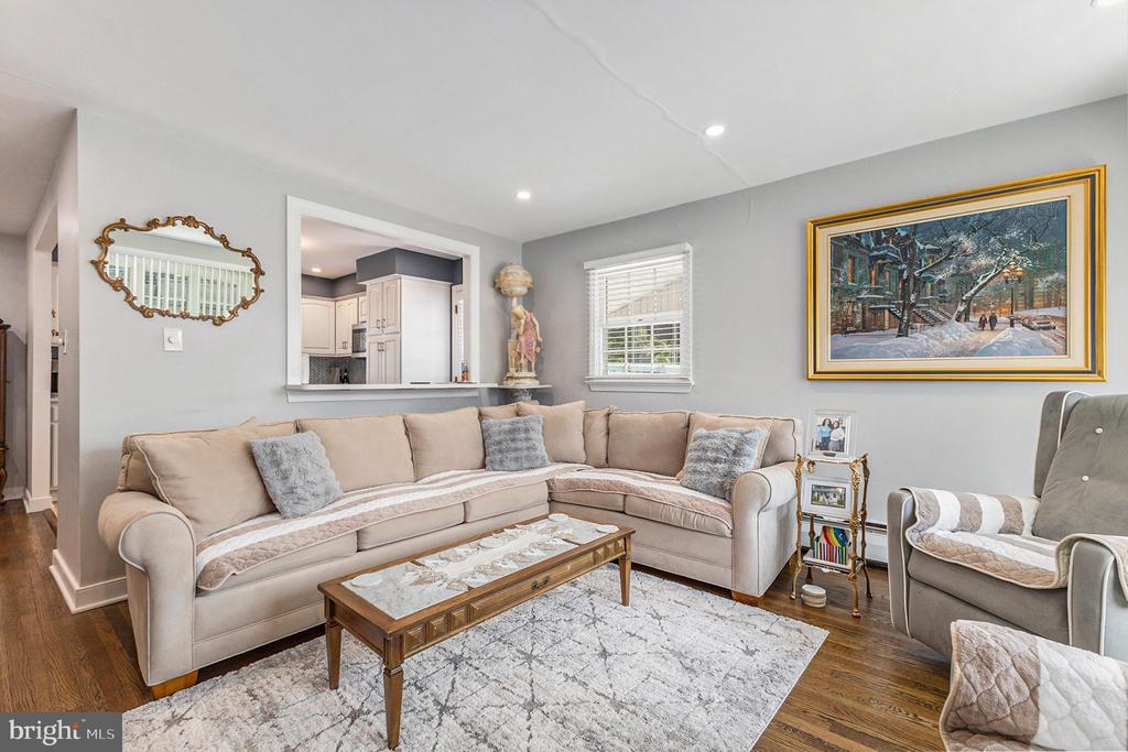 377 W 7TH AVENUE