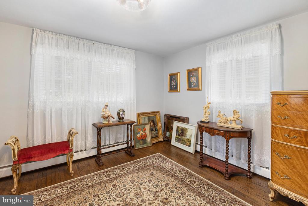 377 W 7TH AVENUE