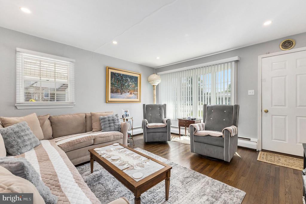 377 W 7TH AVENUE