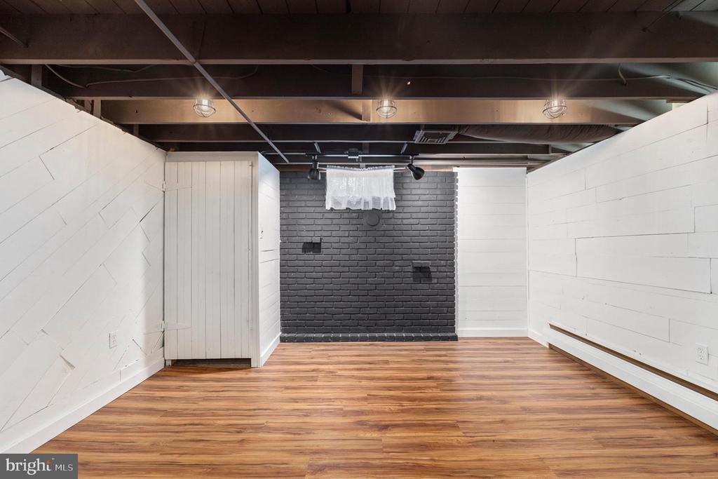 377 W 7TH AVENUE