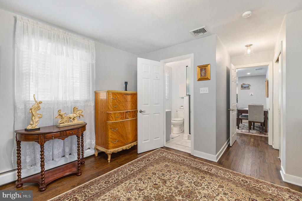 377 W 7TH AVENUE