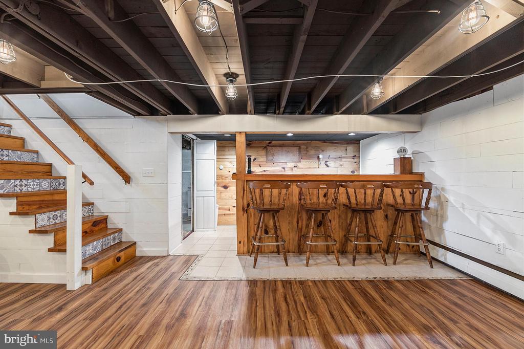 377 W 7TH AVENUE