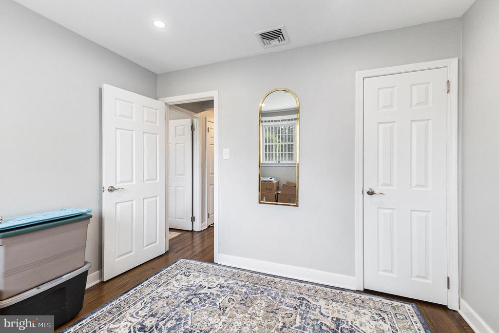 377 W 7TH AVENUE