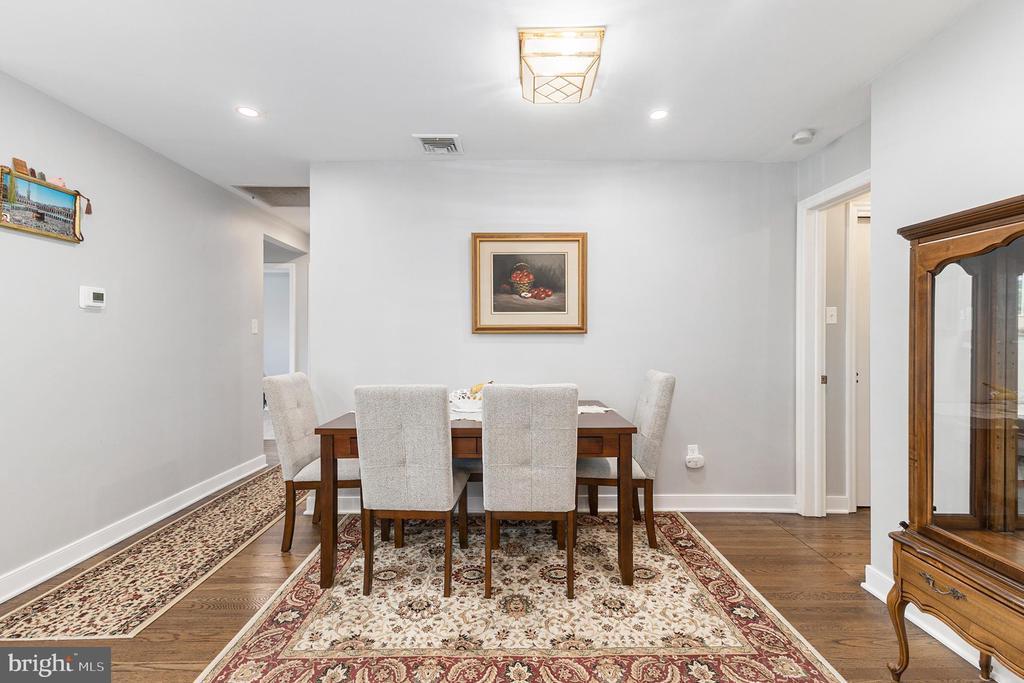 377 W 7TH AVENUE