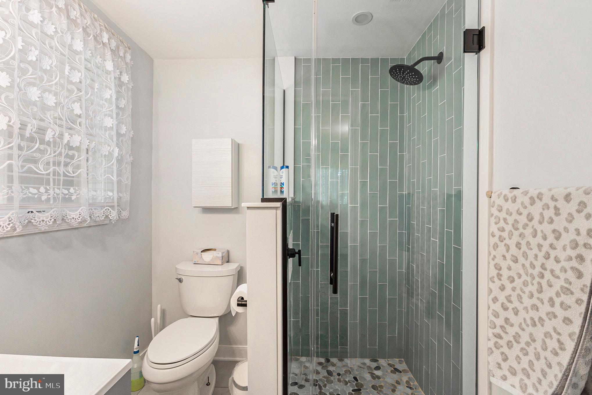 377 W 7TH AVENUE
