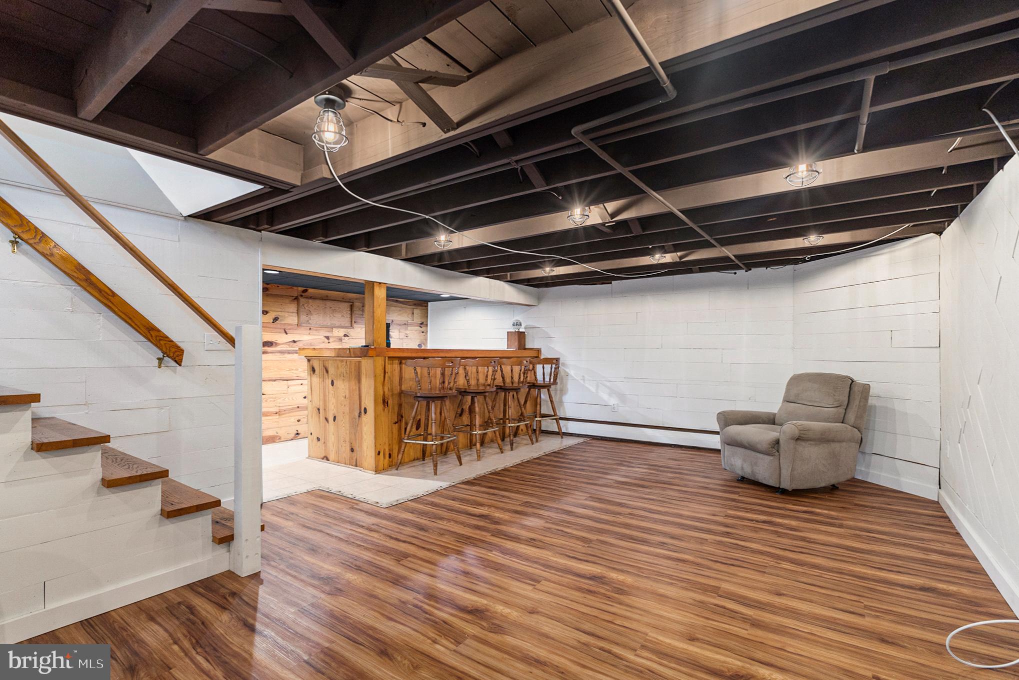 377 W 7TH AVENUE