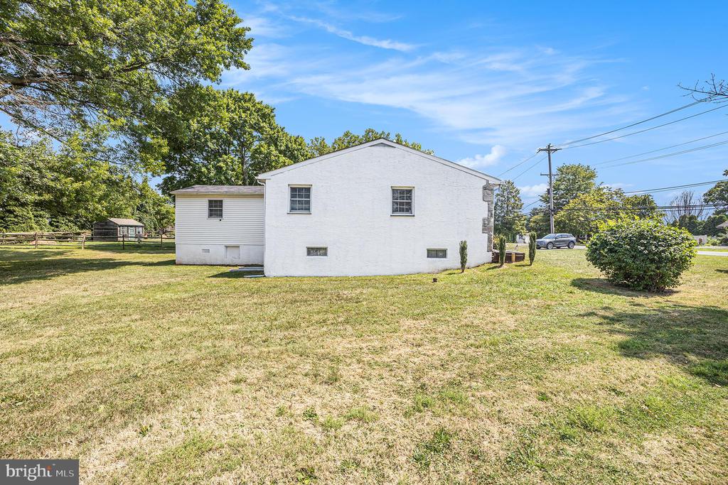 377 W 7TH AVENUE
