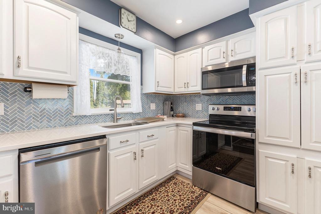377 W 7TH AVENUE