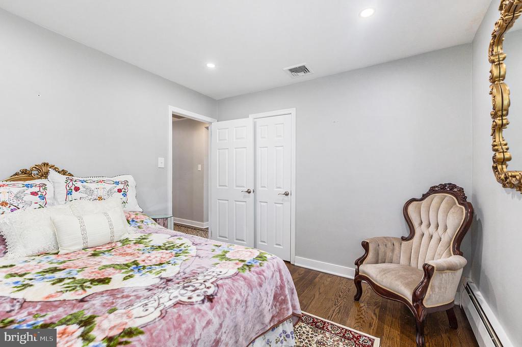 377 W 7TH AVENUE