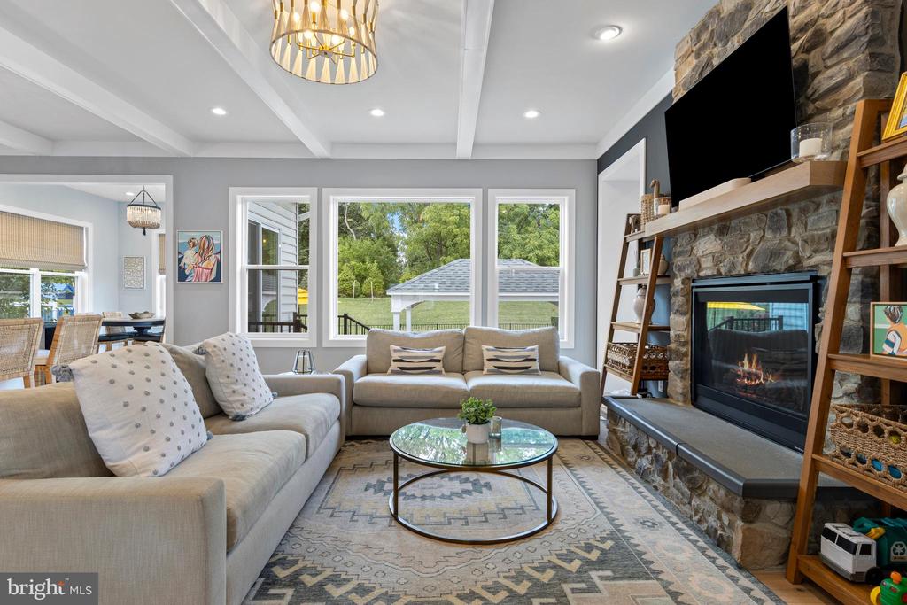 2656 HAWTHORN DRIVE