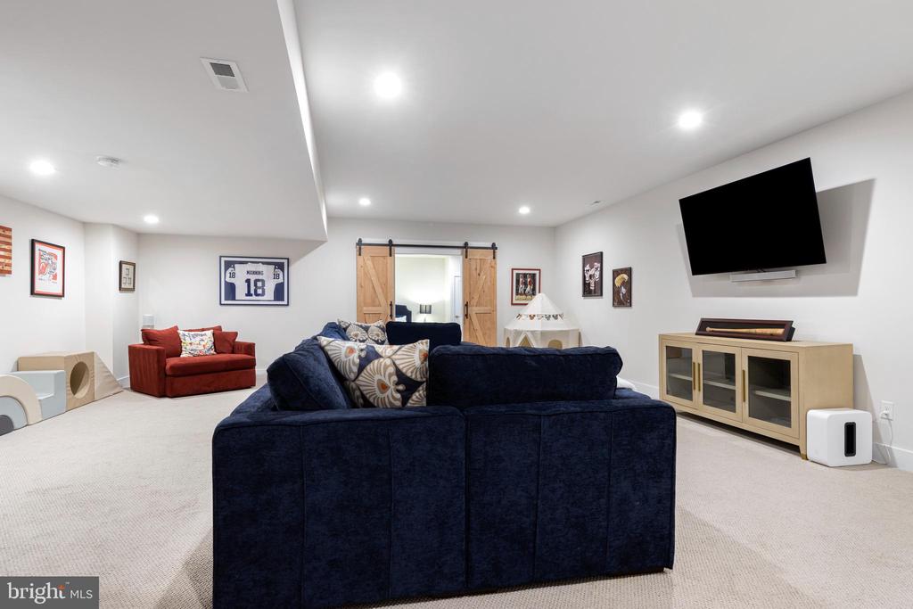 2656 HAWTHORN DRIVE