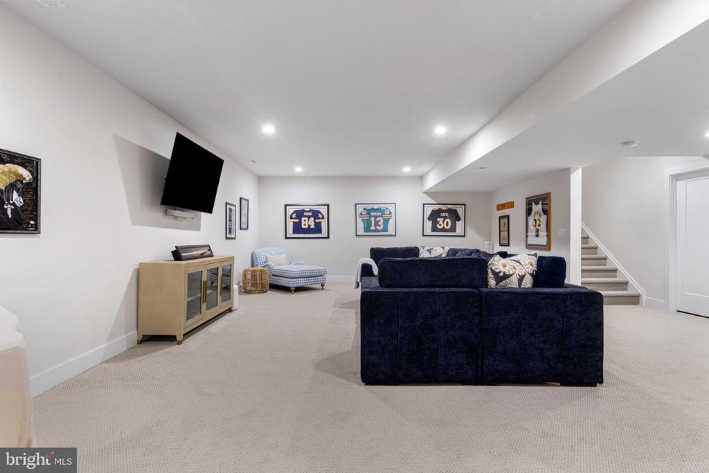 2656 HAWTHORN DRIVE