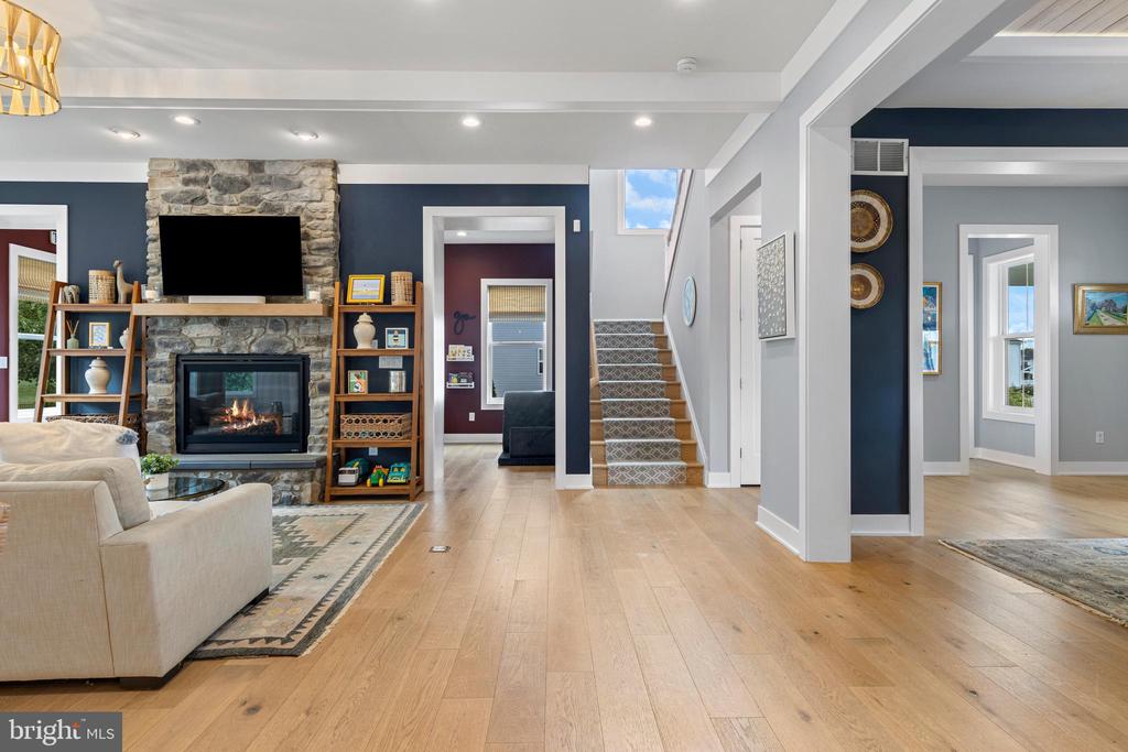 2656 HAWTHORN DRIVE