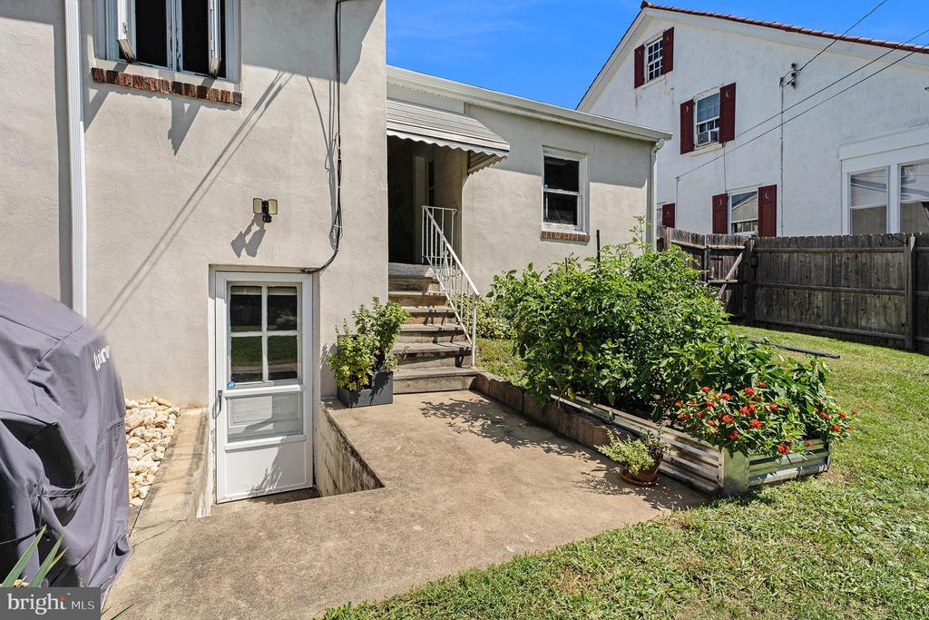 1836 W MAIN STREET