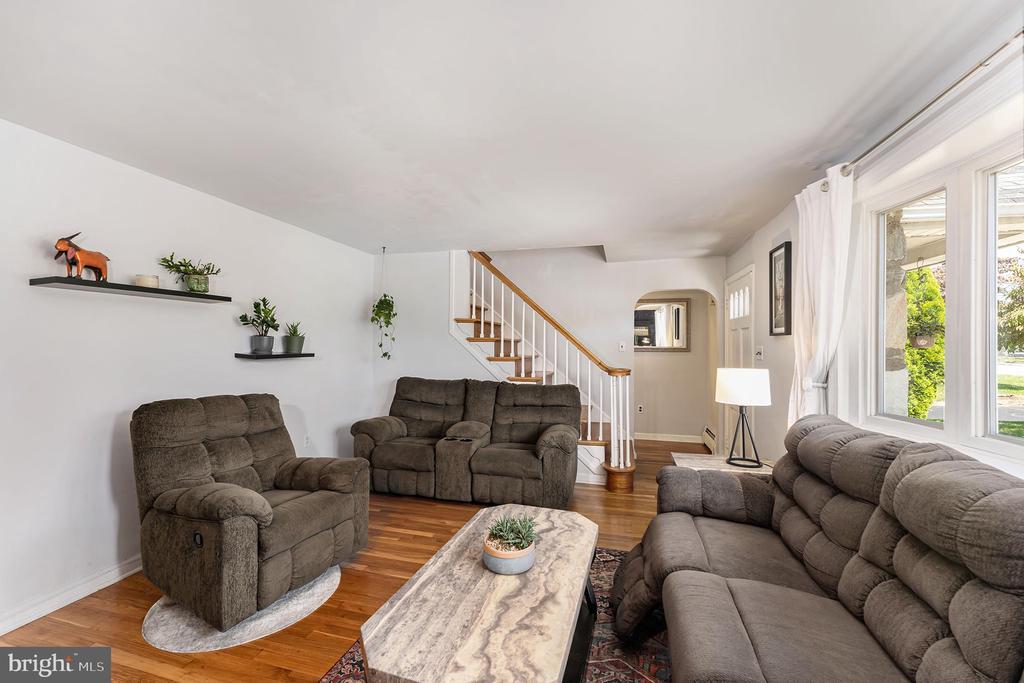 1836 W MAIN STREET