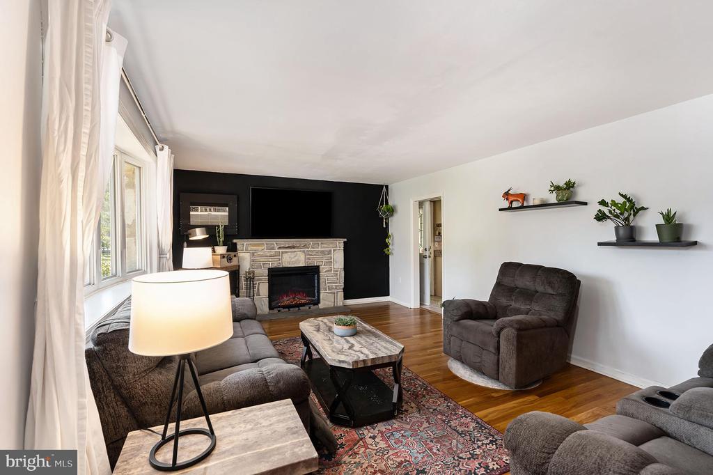 1836 W MAIN STREET