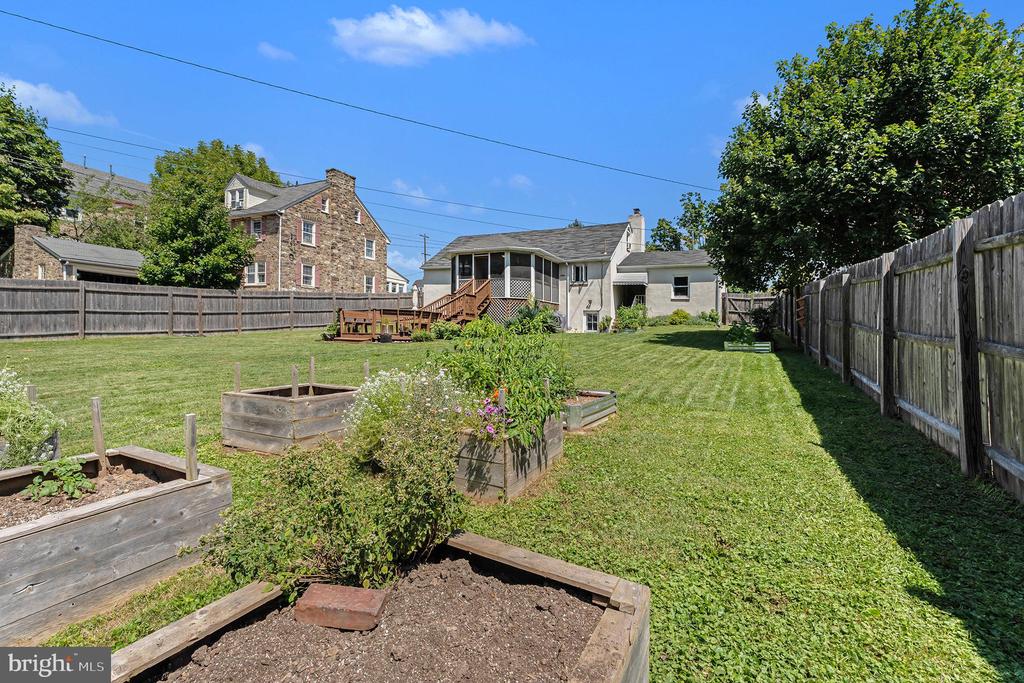1836 W MAIN STREET