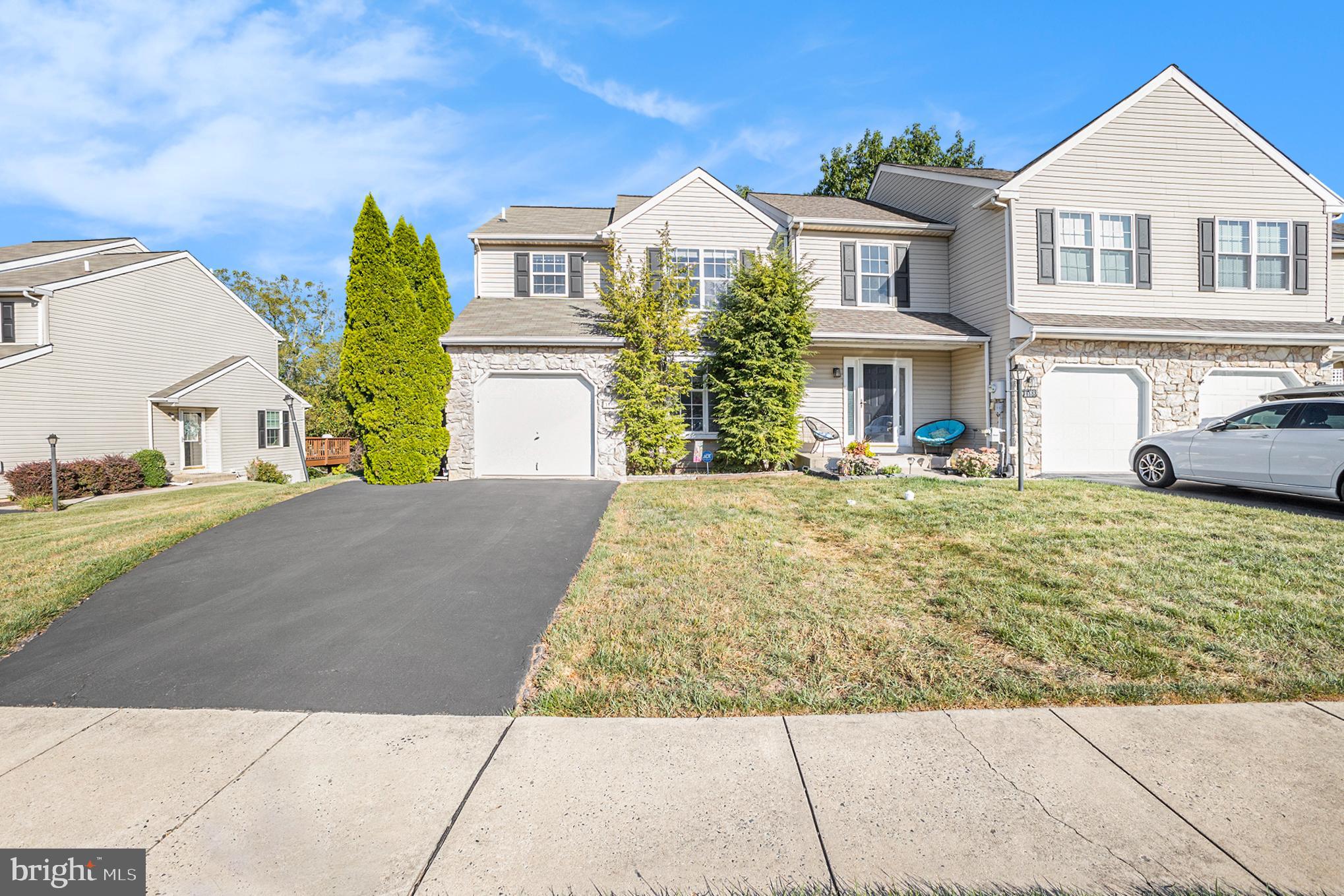 1190 OXFORD CIRCLE