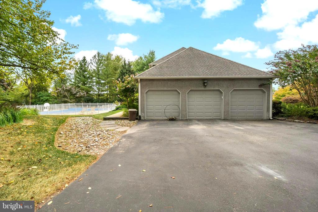 103 PINETREE LANE