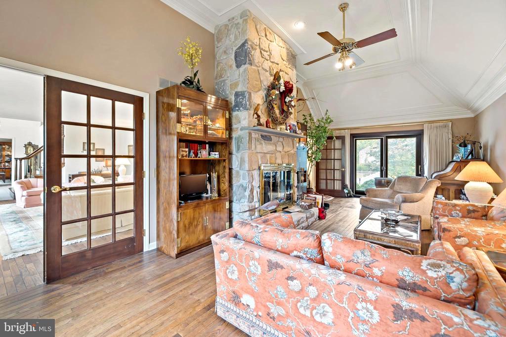103 PINETREE LANE