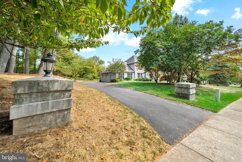 103 PINETREE LANE