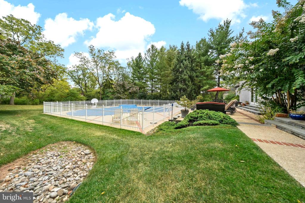 103 PINETREE LANE