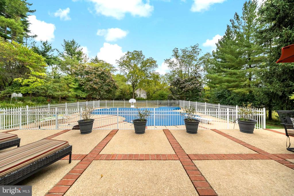 103 PINETREE LANE