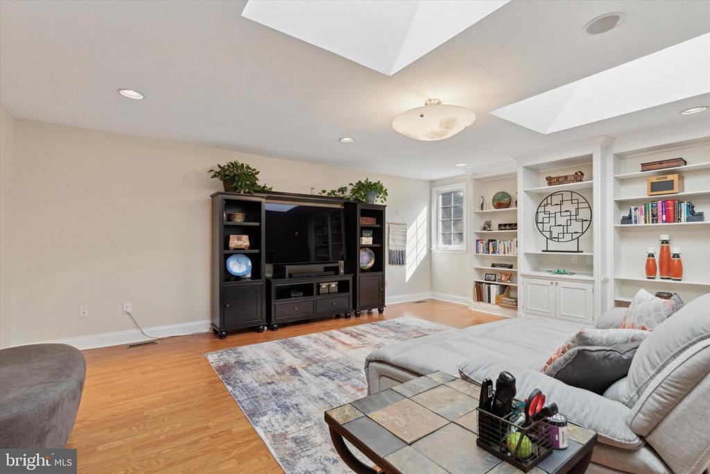 189 BIRKDALE DRIVE